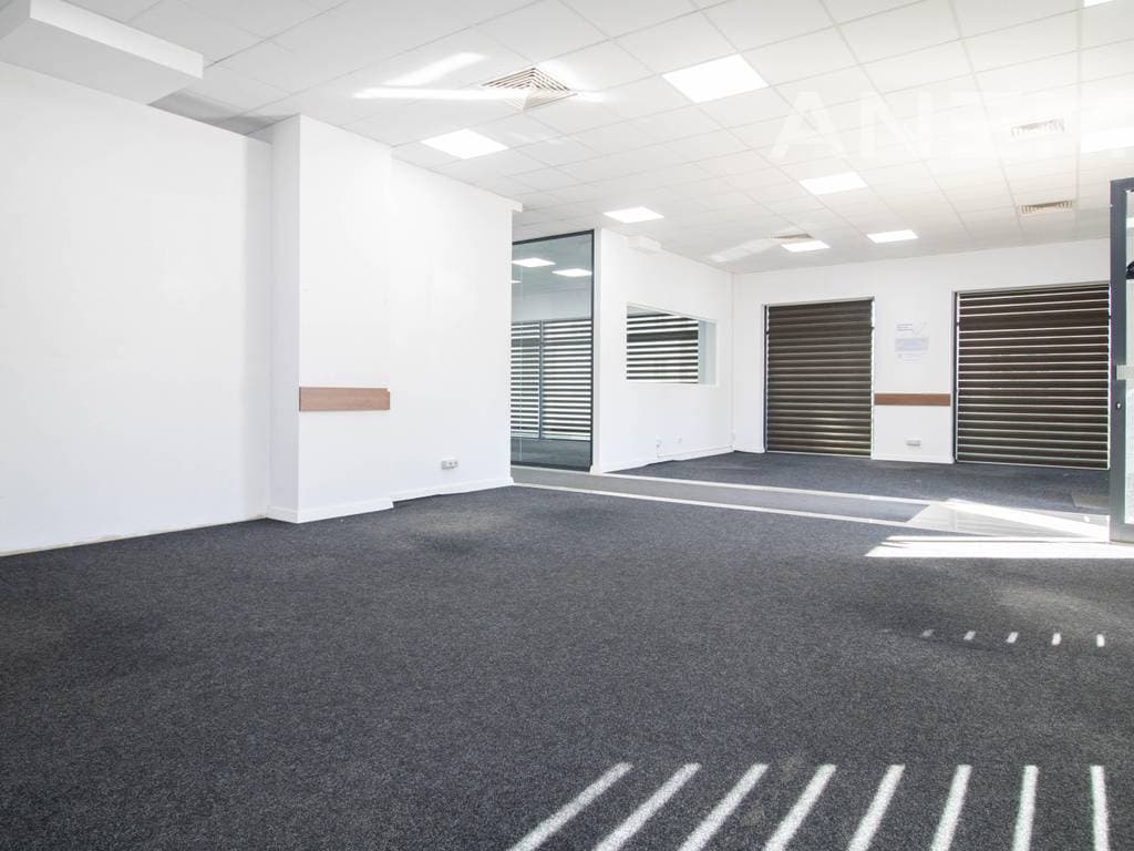 Lokal me qira 400m² në Qendër 2