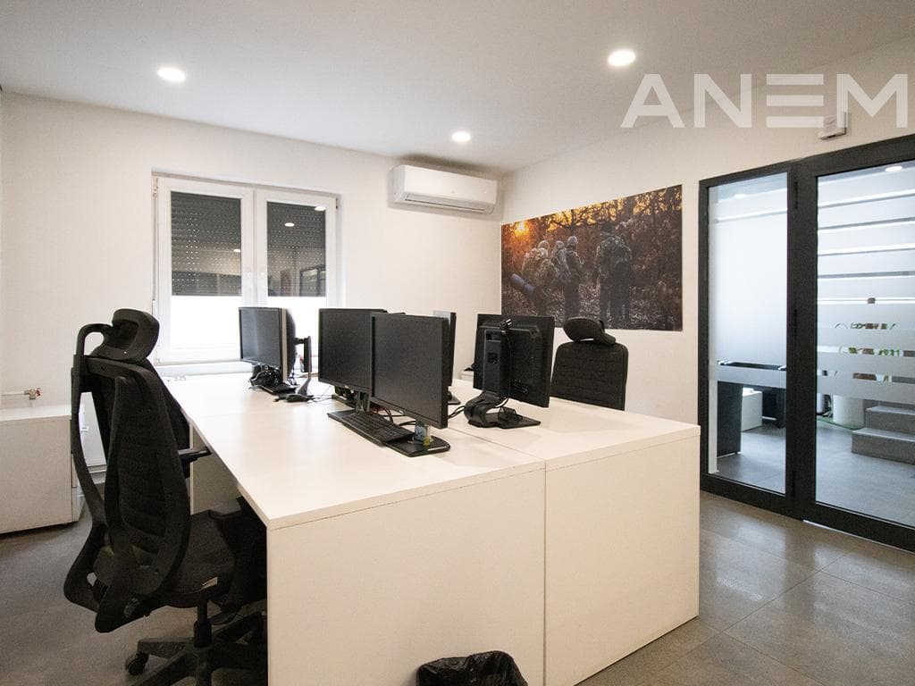 Zyre në shitje 100m² në lagjen Dardania