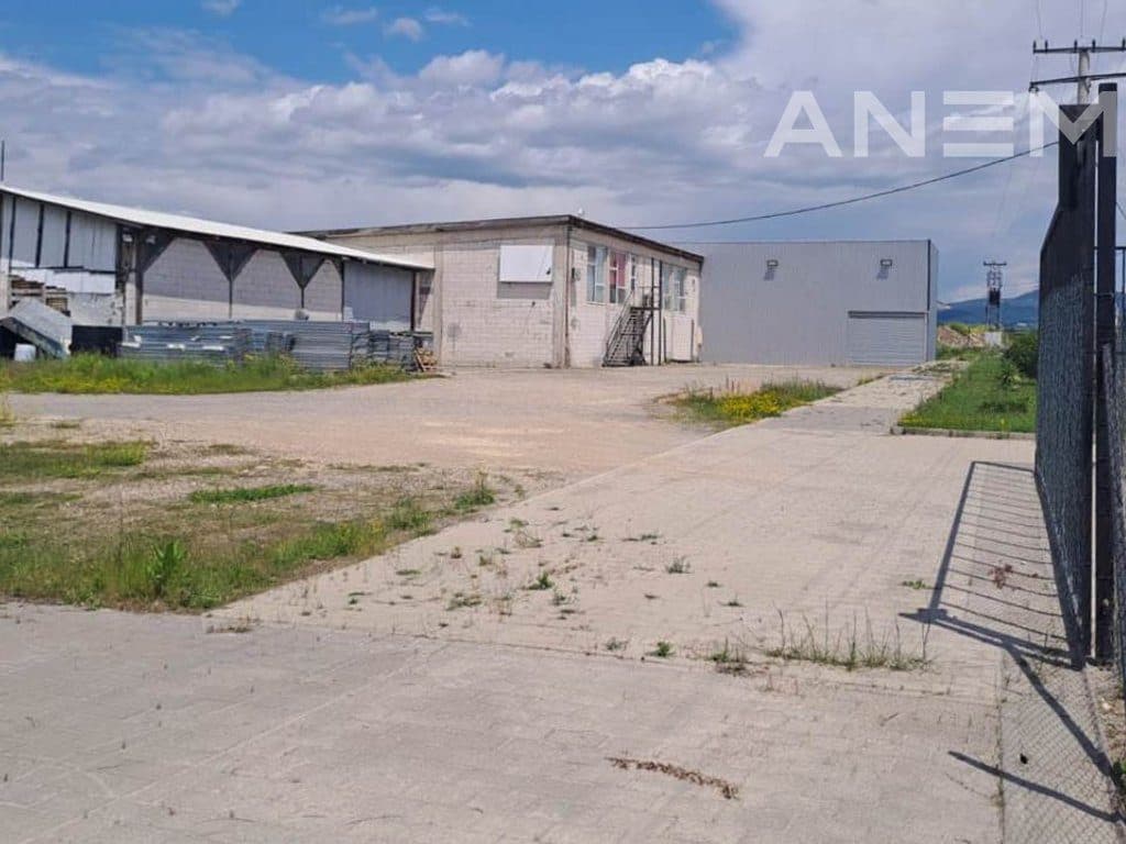 Objekt në shitje 1080m² në Gracanicë - Livagjë