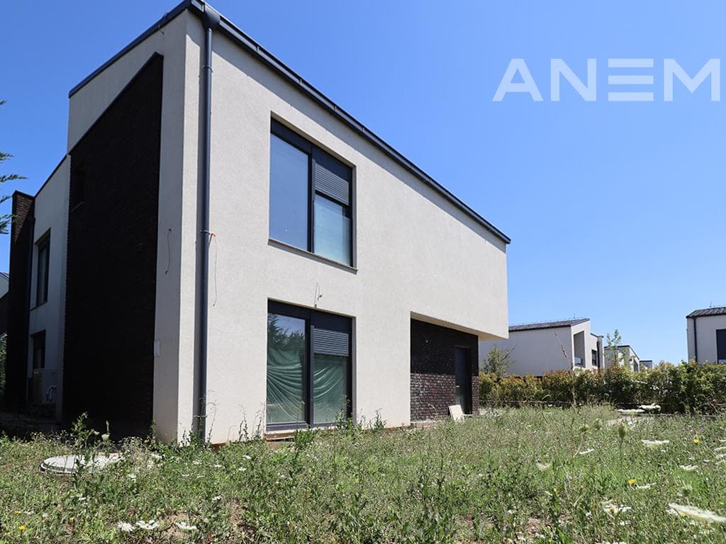 Shtëpi në shitje 354m² në Veternik 3