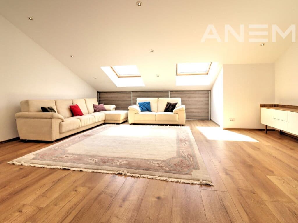 Shtëpi me qira 360m² në Marigona Residence