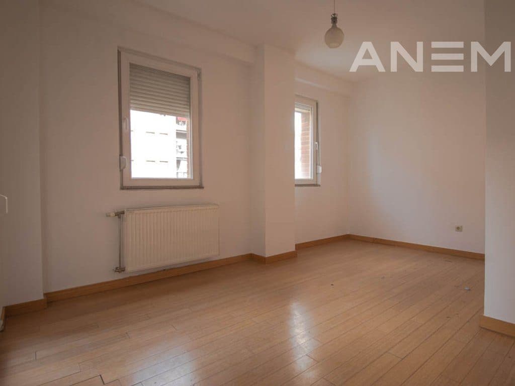Banesë në shitje 97.8m² në Rrugën B
