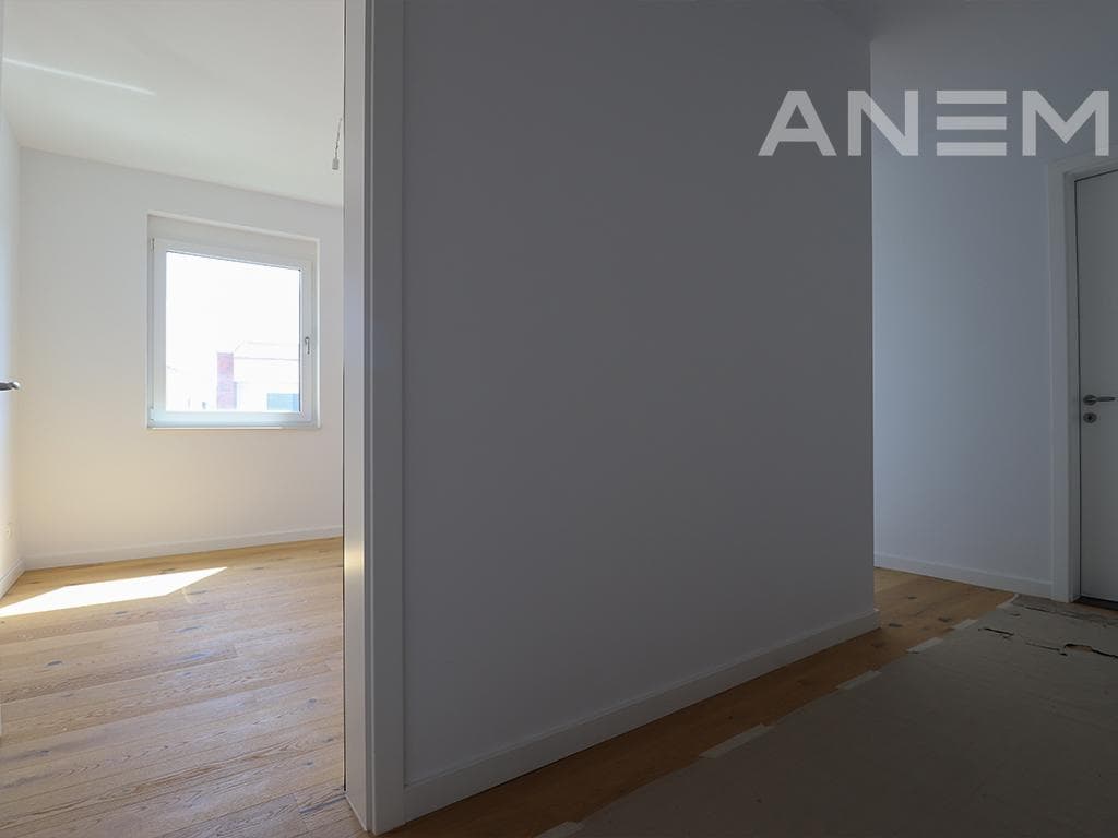 Shtëpi me qira 200m² + 100m² nënkulm në lagjen Qershia