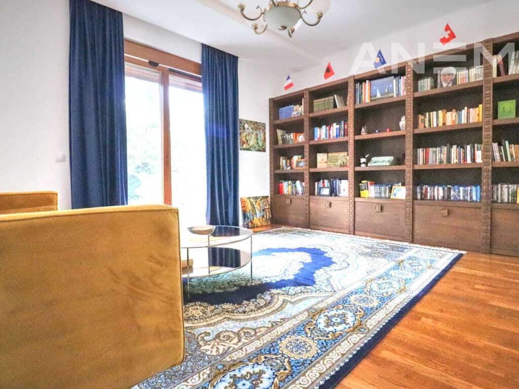 Shtëpi me qira 360m² në Marigona Residence