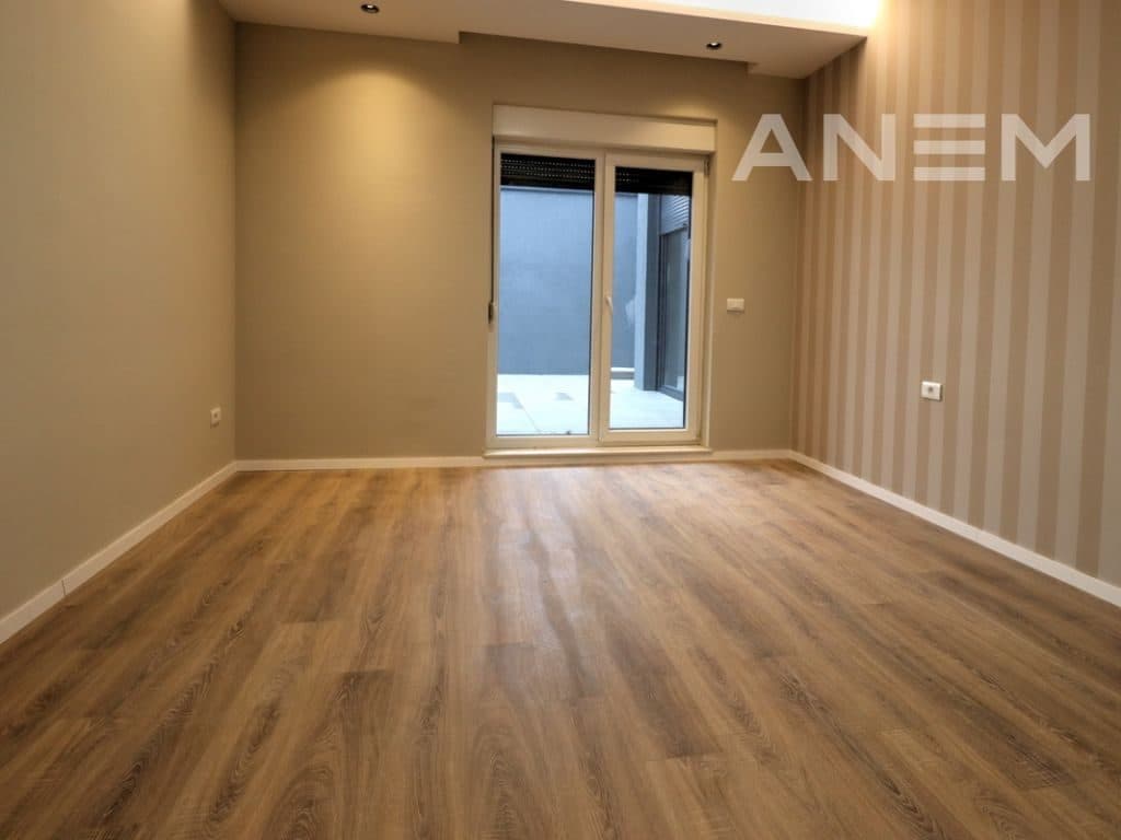Penthouse në shitje 162m2+ 120m2 terasë në lagjën Tophane 2