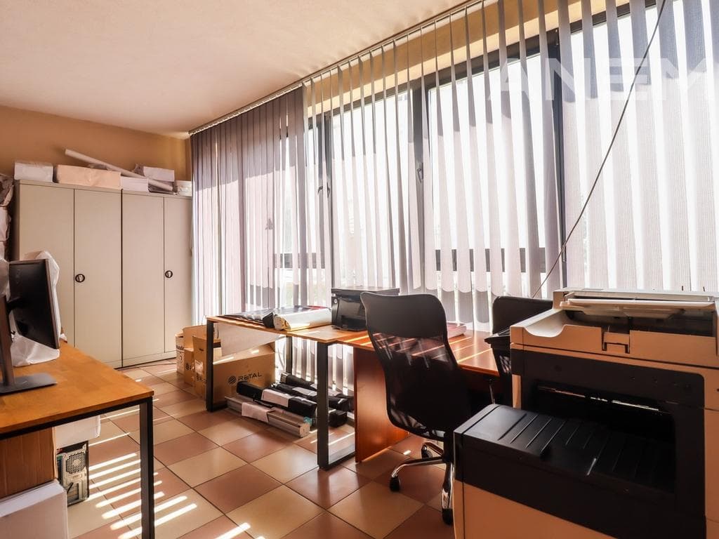 Lokal me qira 260m² në lagjen Bregu i Diellit 4