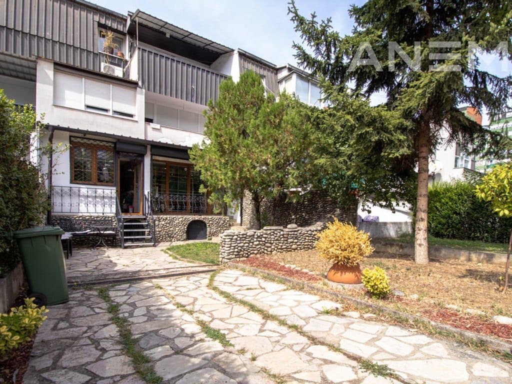 Zyre me qira me 4 hapësira pune në Dardani