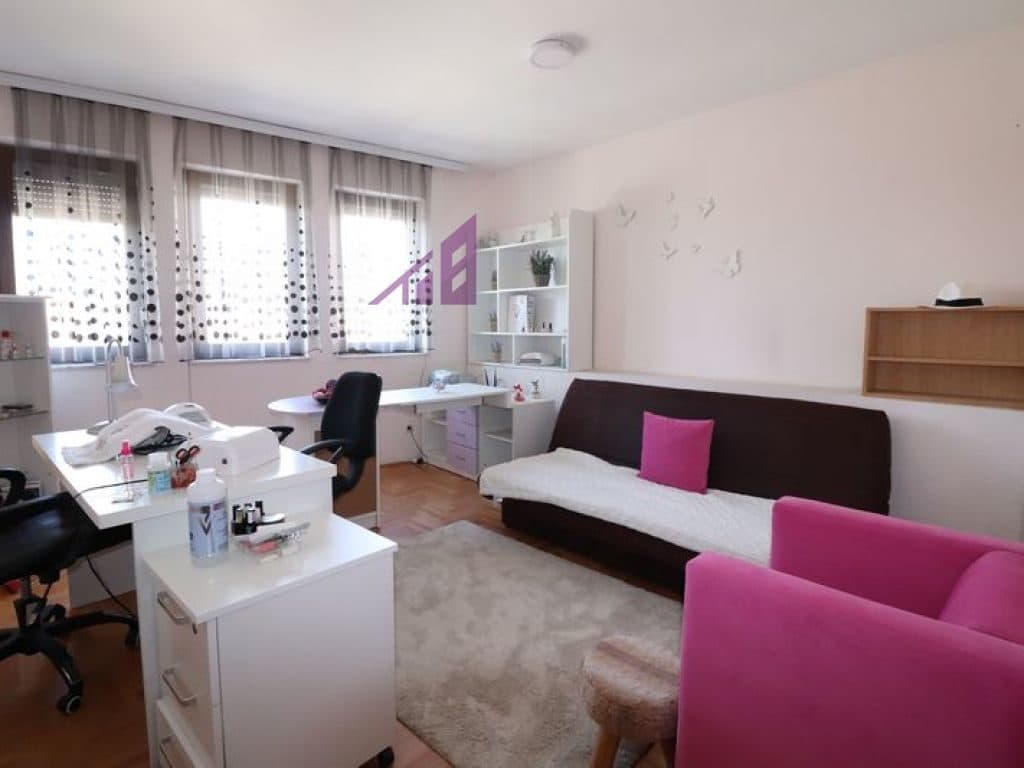 Shtepi me qira 300m2 ne Aktash 3