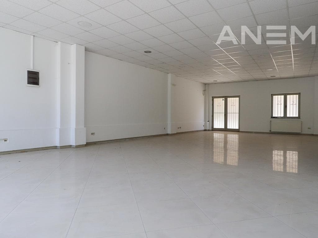 Lokal me qira 144m² në Qendër 4