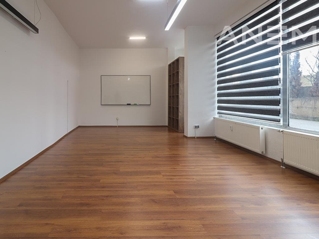 Zyre me qira me 5 hapësira pune në Kalabri 2