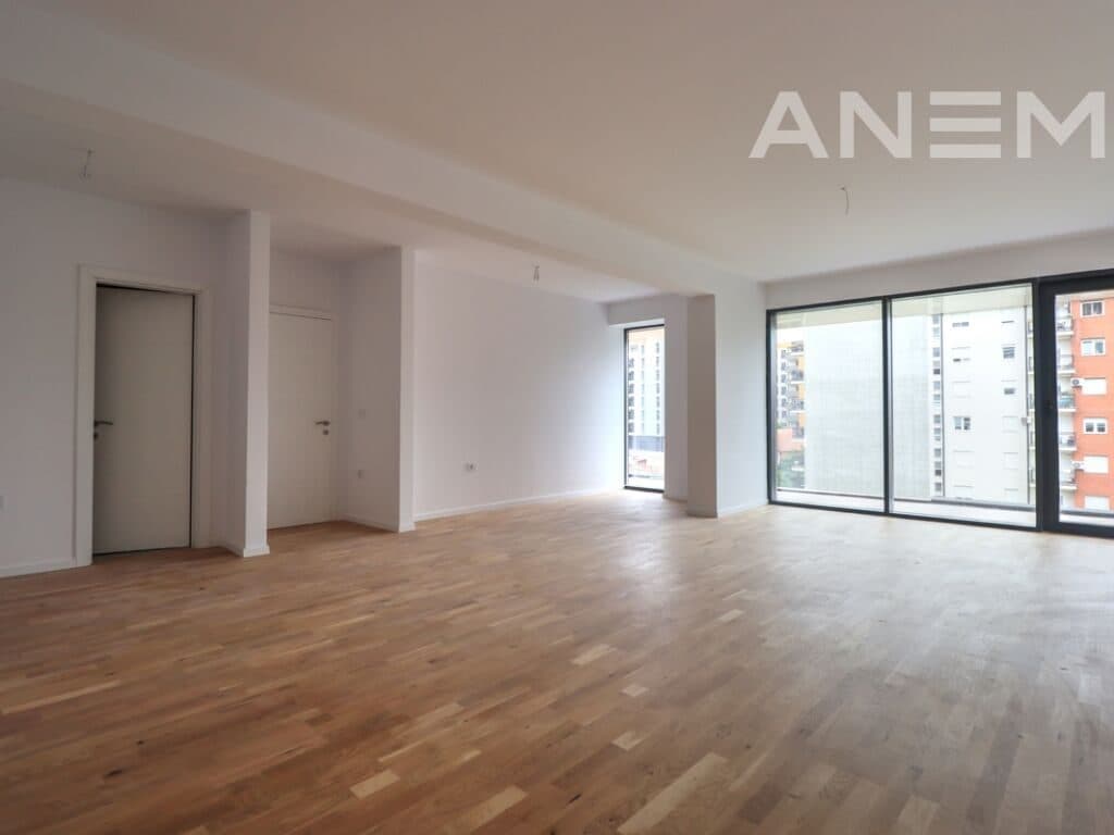 Banesë në shitje 180m² në Rrugën A