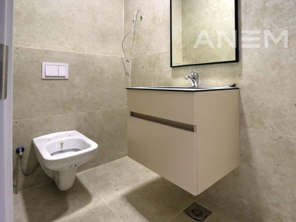 Lokal me qira 133m² në Mati 1 2
