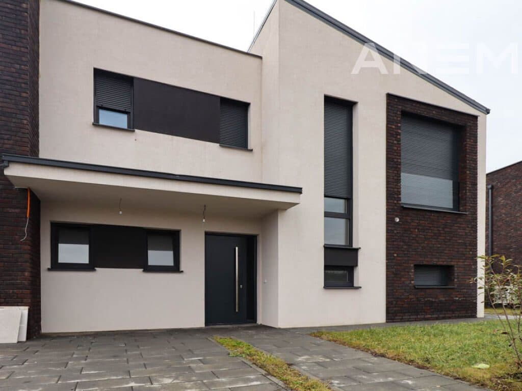 Shtëpi në shitje 190m² në lagjen Priam 2