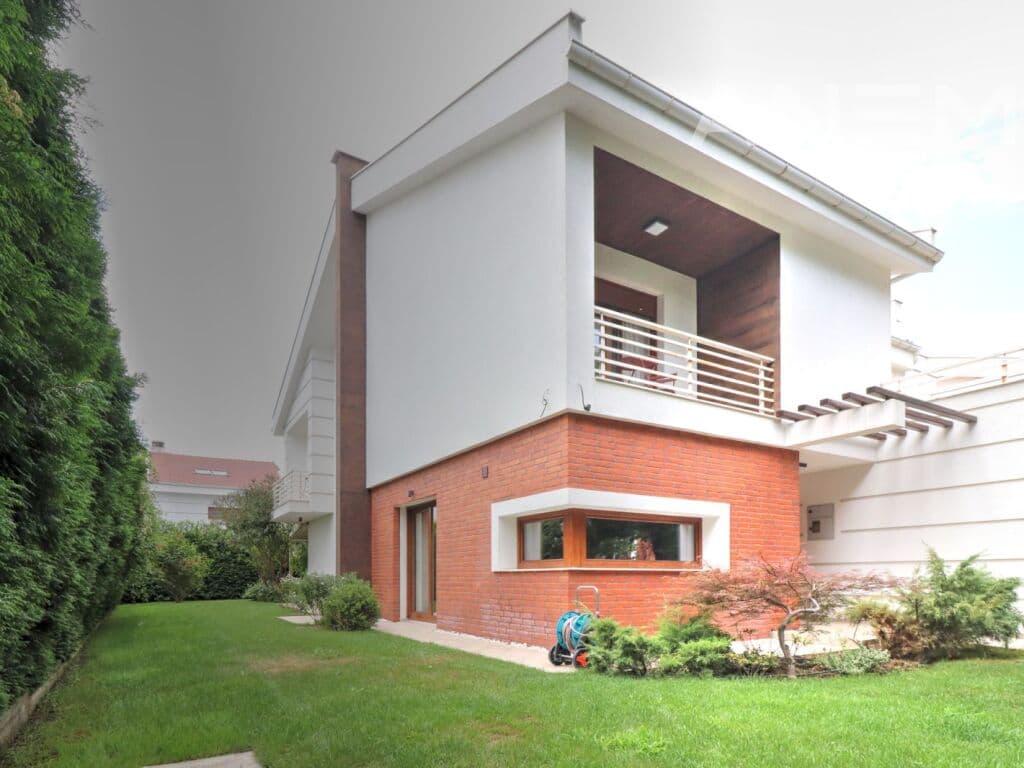 Shtëpi me qira me 4 dhoma gjumi në Marigona Residence 4