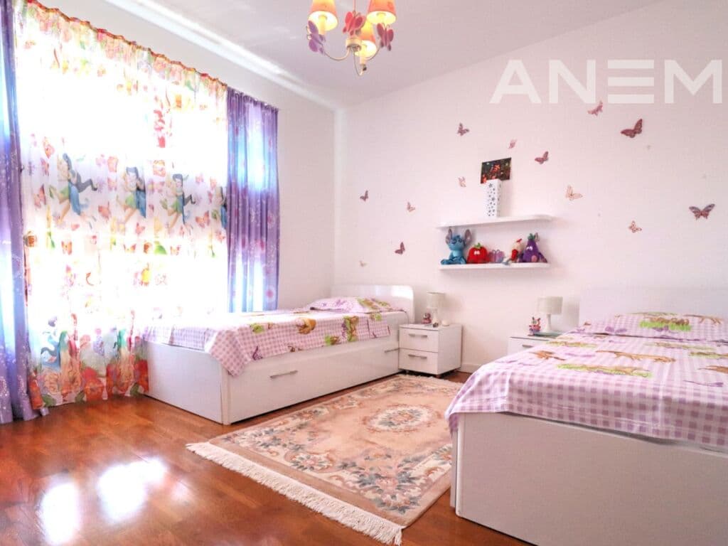 Shtëpi me qira 360m² në Marigona Residence
