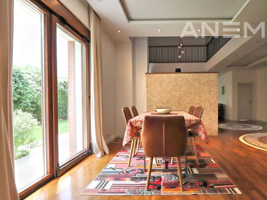 Shtëpi me qira 360m² në Marigona Residence
