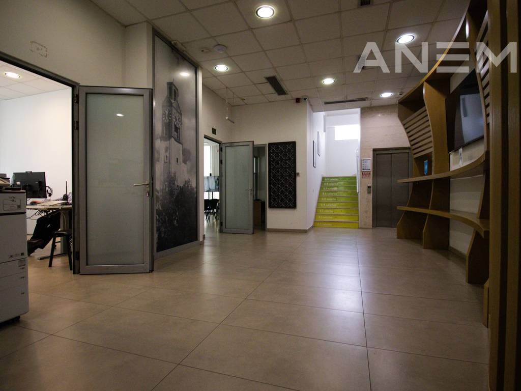 Objekt me qira 1950m² në Rrugën e Zagrebit