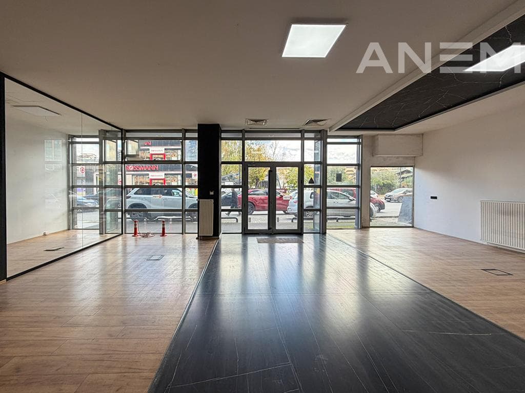 Lokal me qira 410m2 +200m2 bodrum në Qendër
