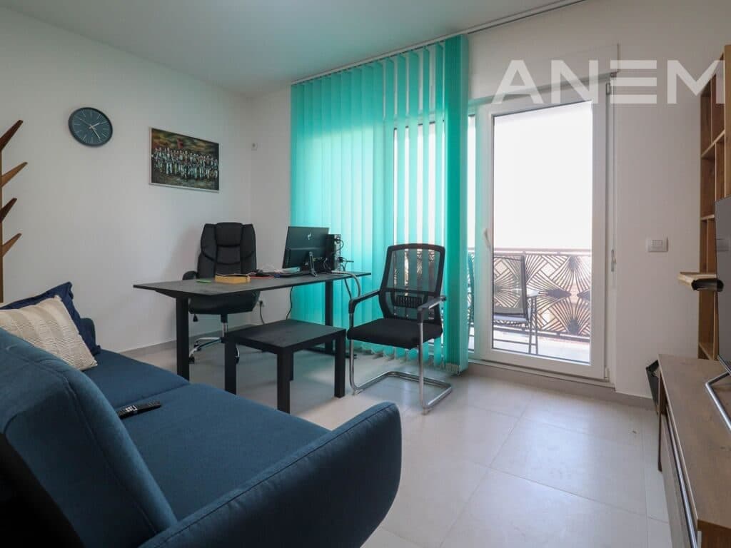 Lokal/ Ordinancë me qira 240m² në Tophane 3