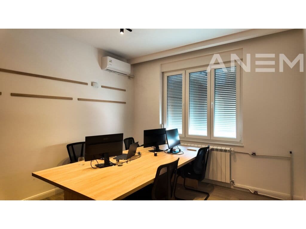 Zyre me qira me 3 hapësira pune në Qendër 4