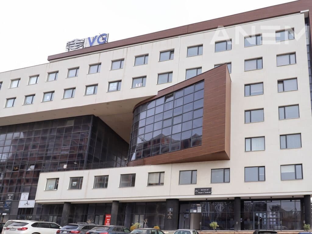 Zyre me qira 80m² në lagjen Prishtina e Re