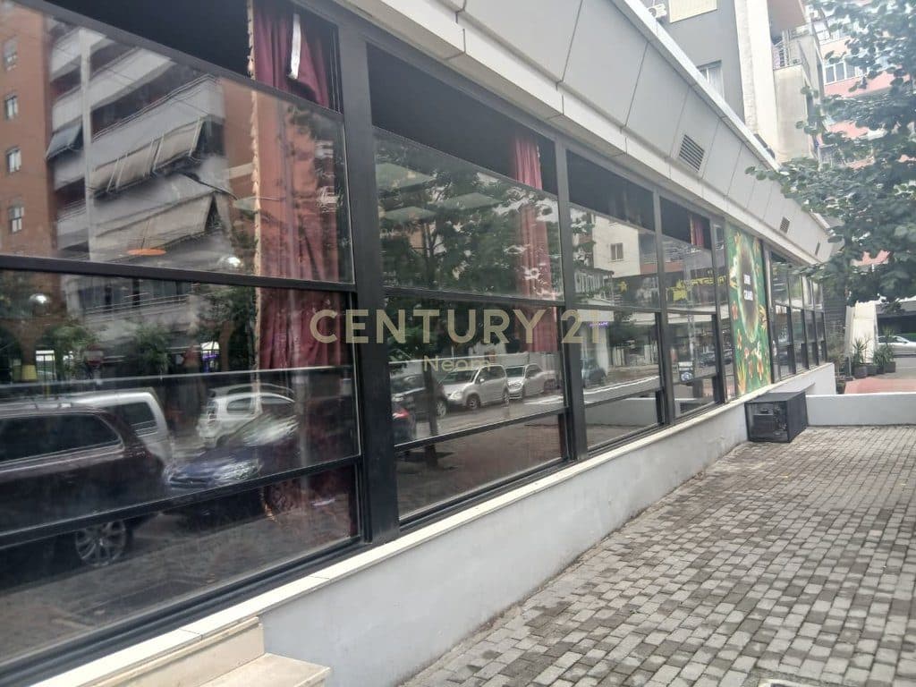 SHITET AMBIENT ME ARREDIM MODERN + BIZNES NE NJE CMIM TE VETEM, ASTIR