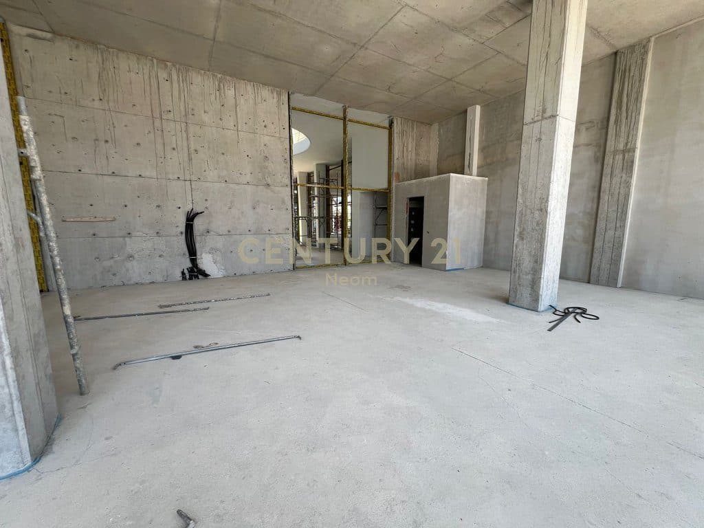 Ambient komercial me qera në një nga zonat më strategjike të qytetit, kompleksi Park Avenue Complex. 4