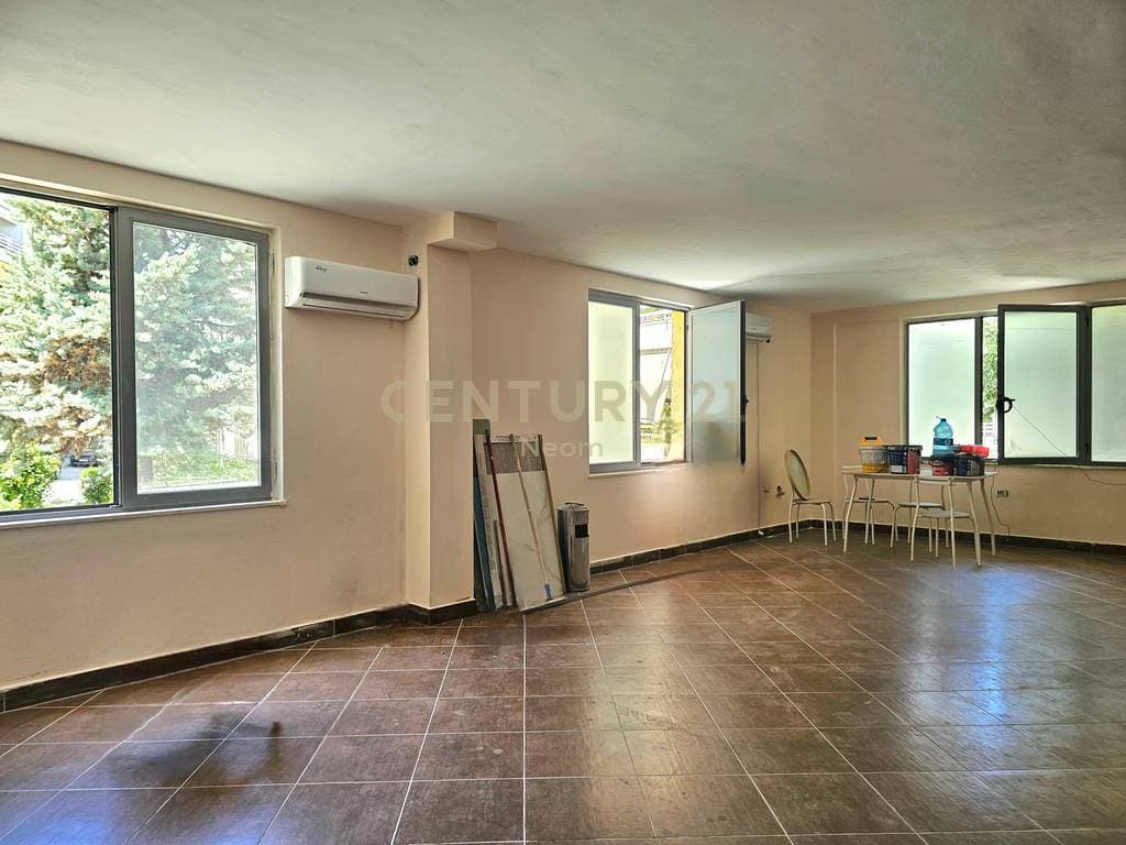 Commercial premises for rent at the Zoo Garden 2
