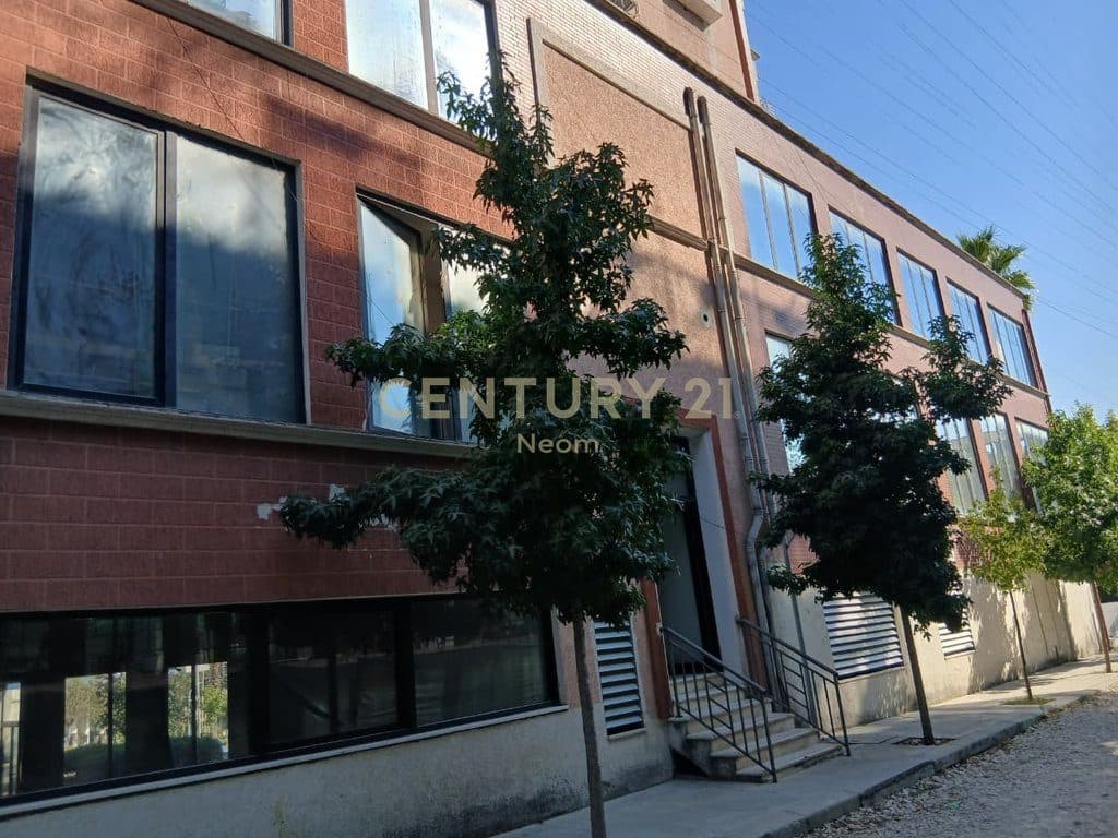 COMMERCIAL SPACE FOR SALE 1248M2 ON MAIN STREET - INSTITUTE