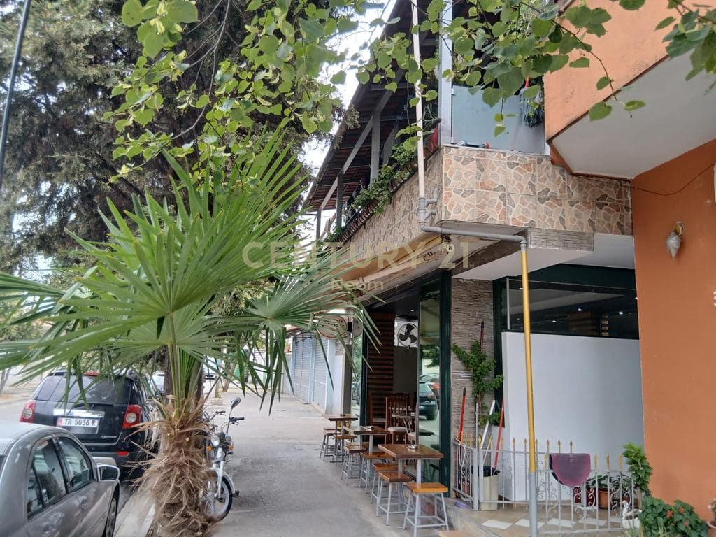 Shpallje për Shitje Prone: Bar-Kafe dhe Banesë 2-Kate në Tiranë - 593,952€ | 236m²