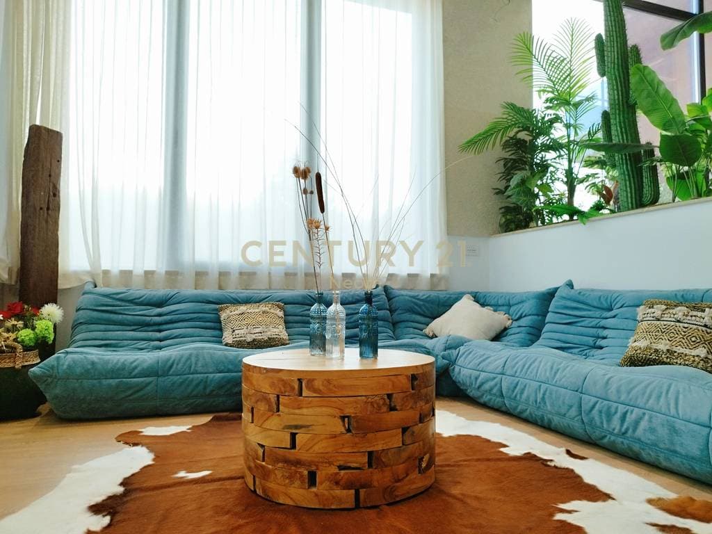 UNIQUE VILLA FOR SALE IN PETRELË 3