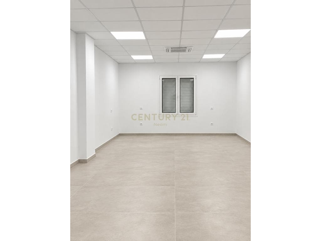 Jepet dyqan 130m2 dhe garazh, Paskuqan 2