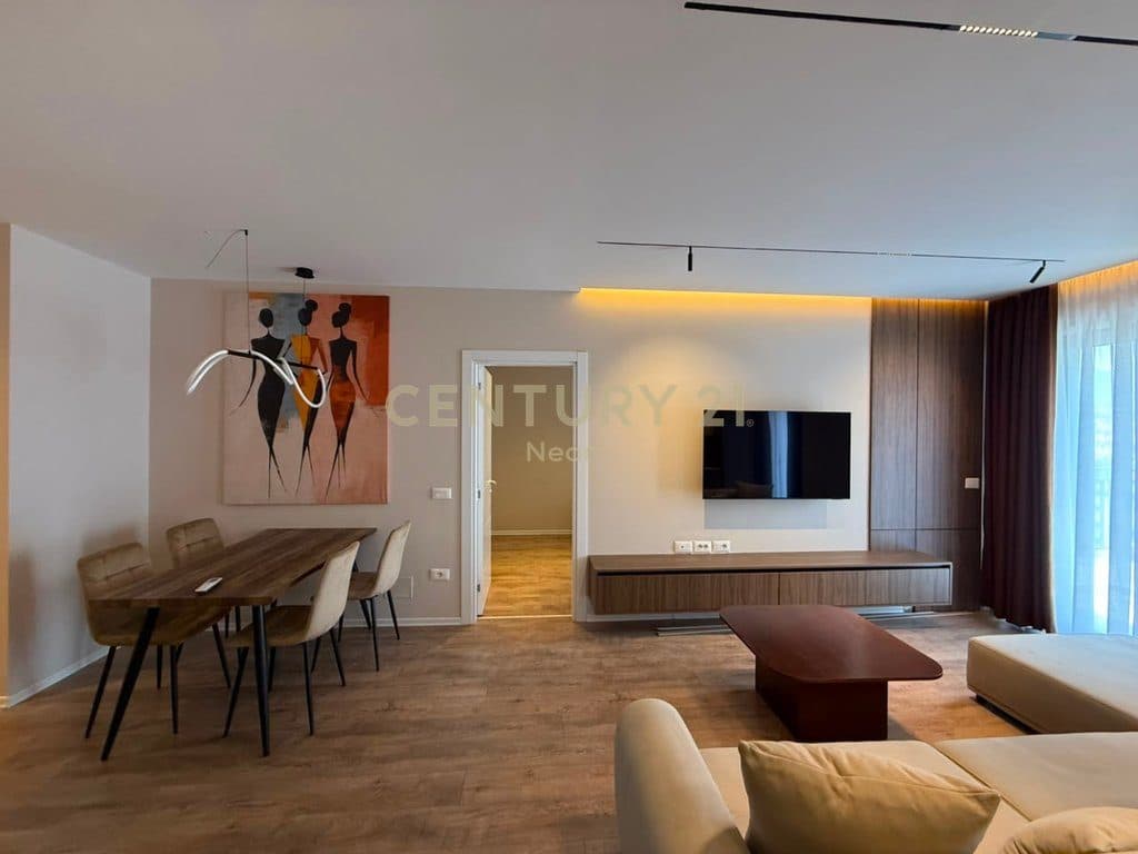 JEPET APARTAMENT LUKSOZ ME QIRA 2+1+PARKIM - 900 Euro, BULEVARDI I RI