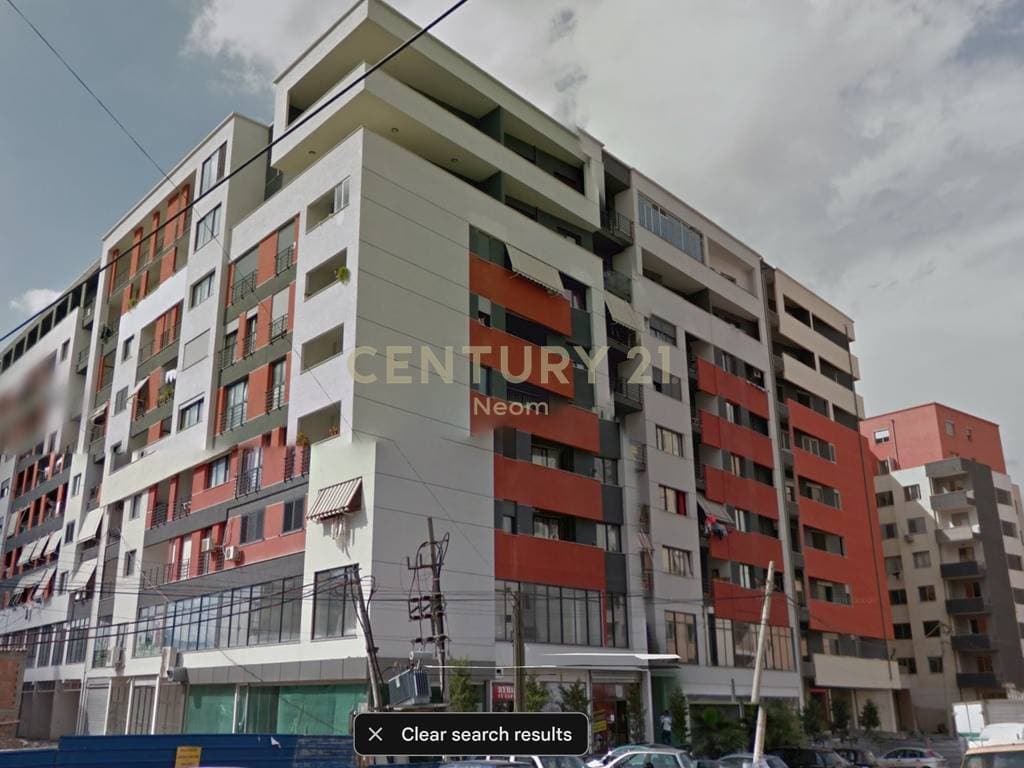 SHITET KATI I FUNDIT NE ASTIR - NDAHET NE 3 APARTAMENTE 1