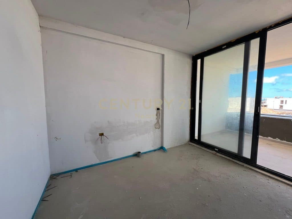 Shitet Apartament 2+1+post parkimi në Porto Lalzi, Hamallaj 4