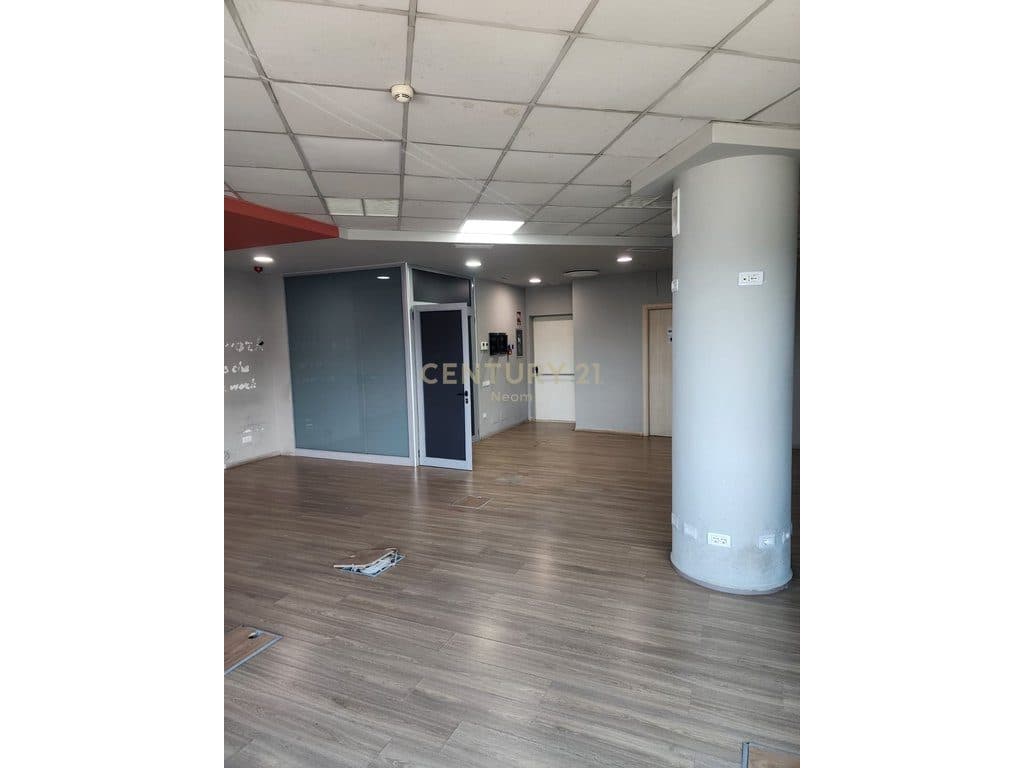 Ambient Komercial me Qira 230m2, Rruga e Kavajes 4