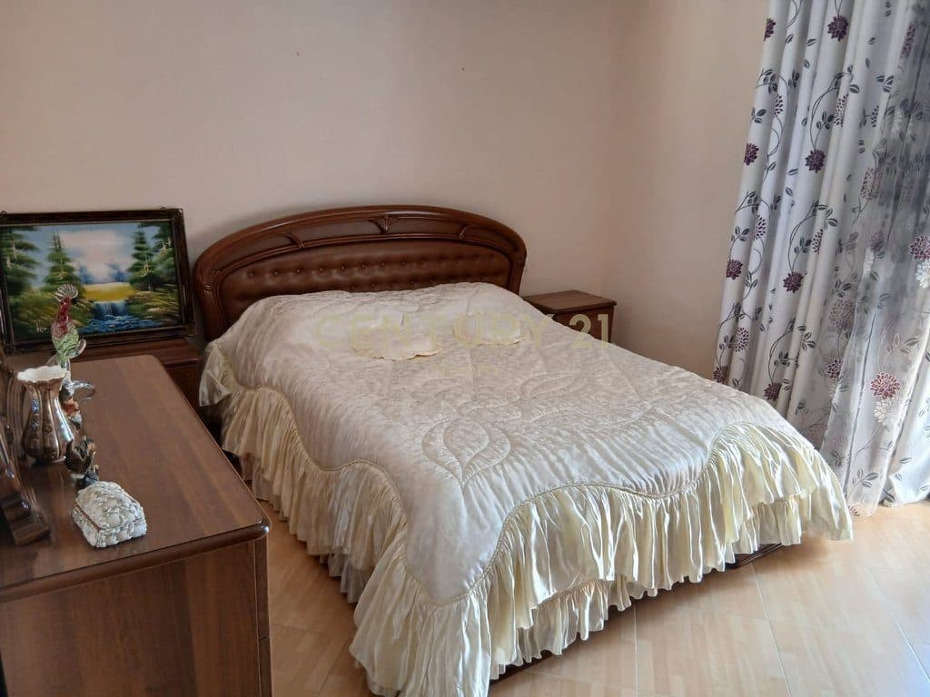Jepet apartament 2+1 me Qira, Laprake - 55000 ALL 3