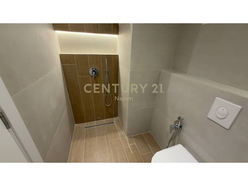 Shitet Apartament 1+1 Liqeni i Thate 4