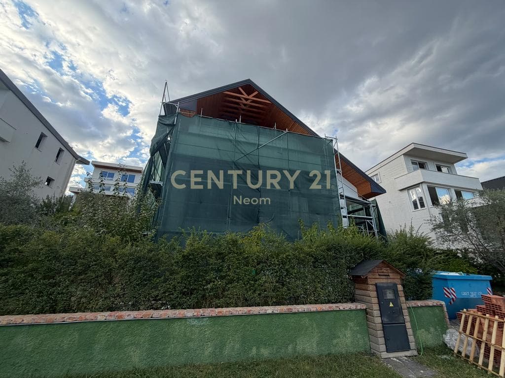 🏡 Vilë luksoze për shitje pranë TEG 3