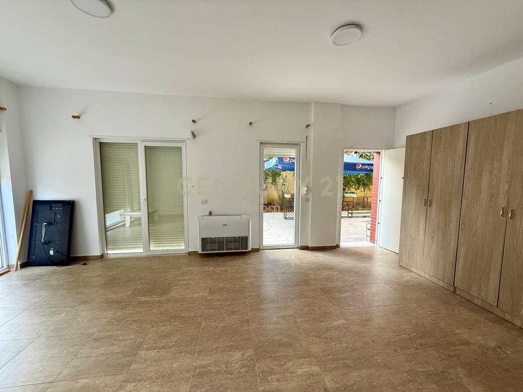Shitet Apartament 2+1+2 Rruga Peti Te Liqeni i Thate! 3