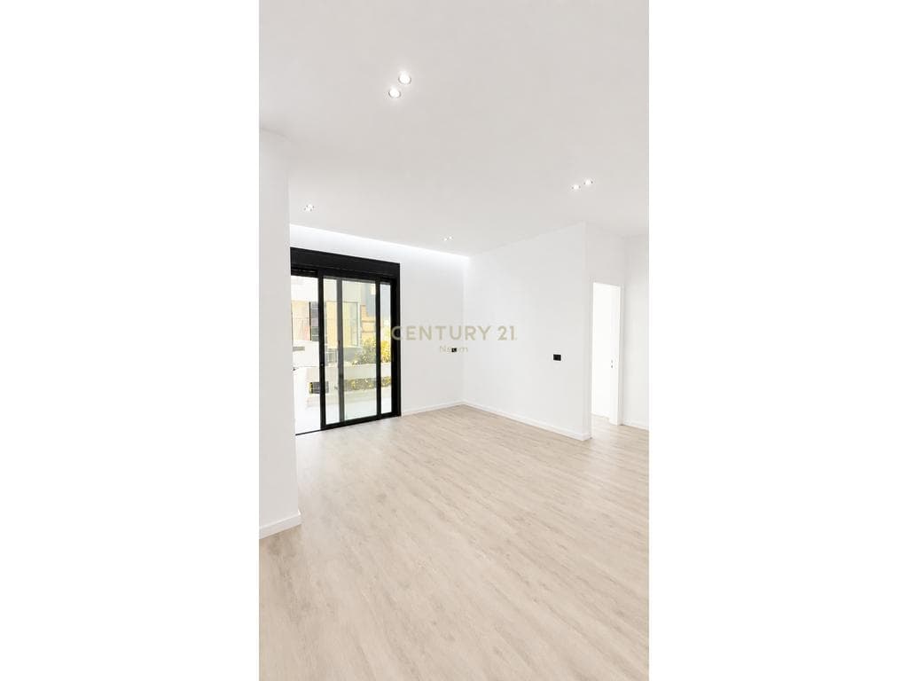 Shitet apartament 1+1 në Lungomare, Vlorë – një mundësi perfekte për banim ose investim! 4