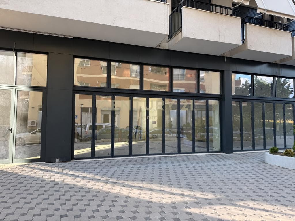 🏢 JEPET ME QIRA AMBIENT KOMERCIAL | LIQENI I THATË