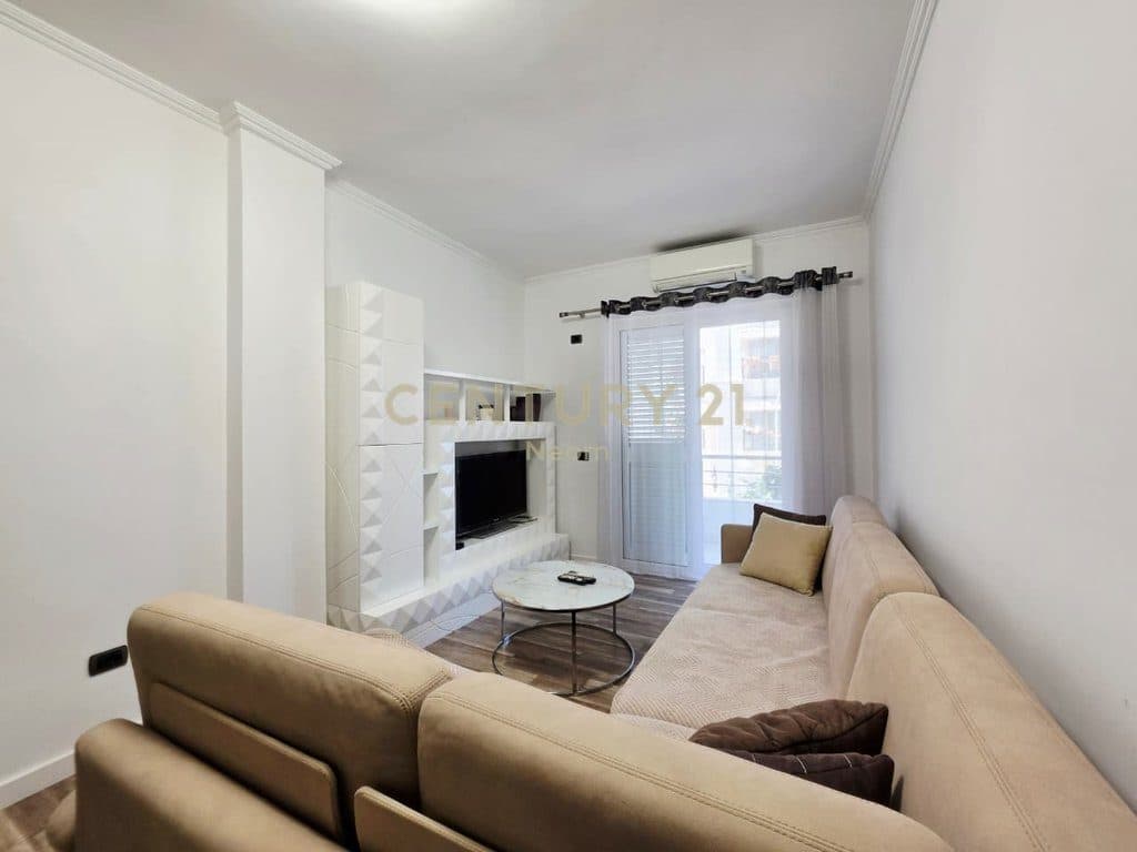 JEPET ME QERA APARTAMENT 1+1, PA MALORE TE LIQENI I THATË - 640 EURO 3