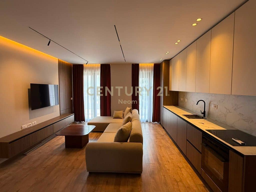 JEPET APARTAMENT LUKSOZ ME QIRA 2+1+PARKIM - 900 Euro, BULEVARDI I RI 3
