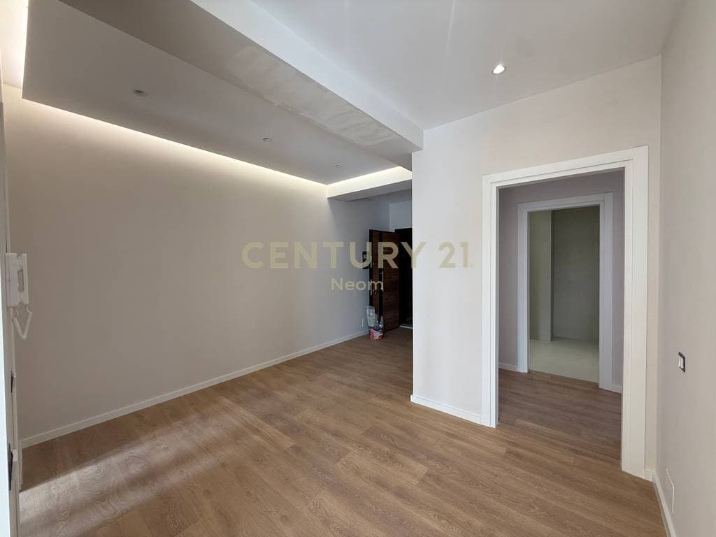 SHITET APARTAMENT PENTHOUSE 2+1+VERANDE NE ASTIR TE URBAN GATE 3