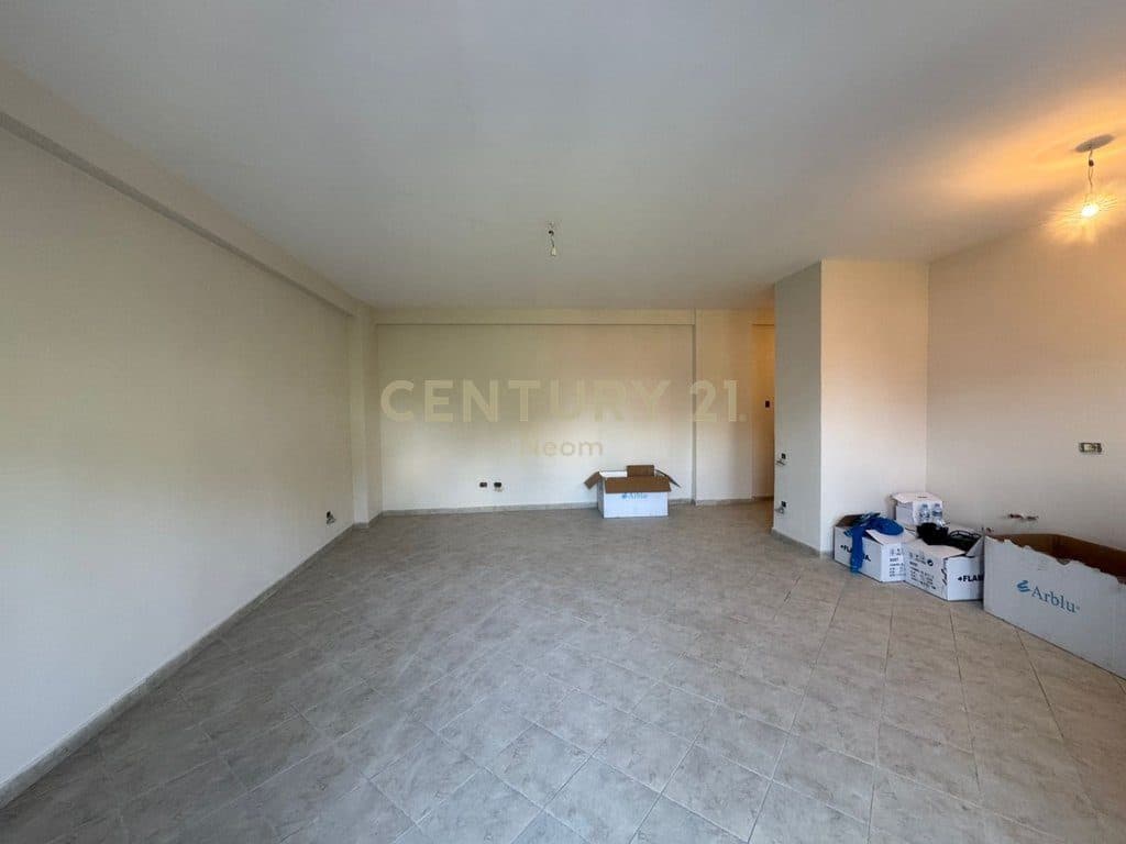 Shitet Apartament 2+1 Bulevardi Ri Astir. 2