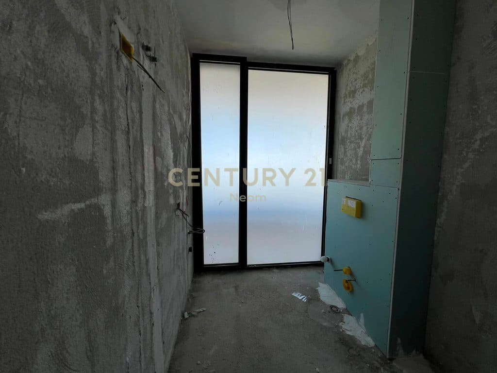 Shitet Apartament 2+1+post parkimi në Porto Lalzi, Hamallaj 3