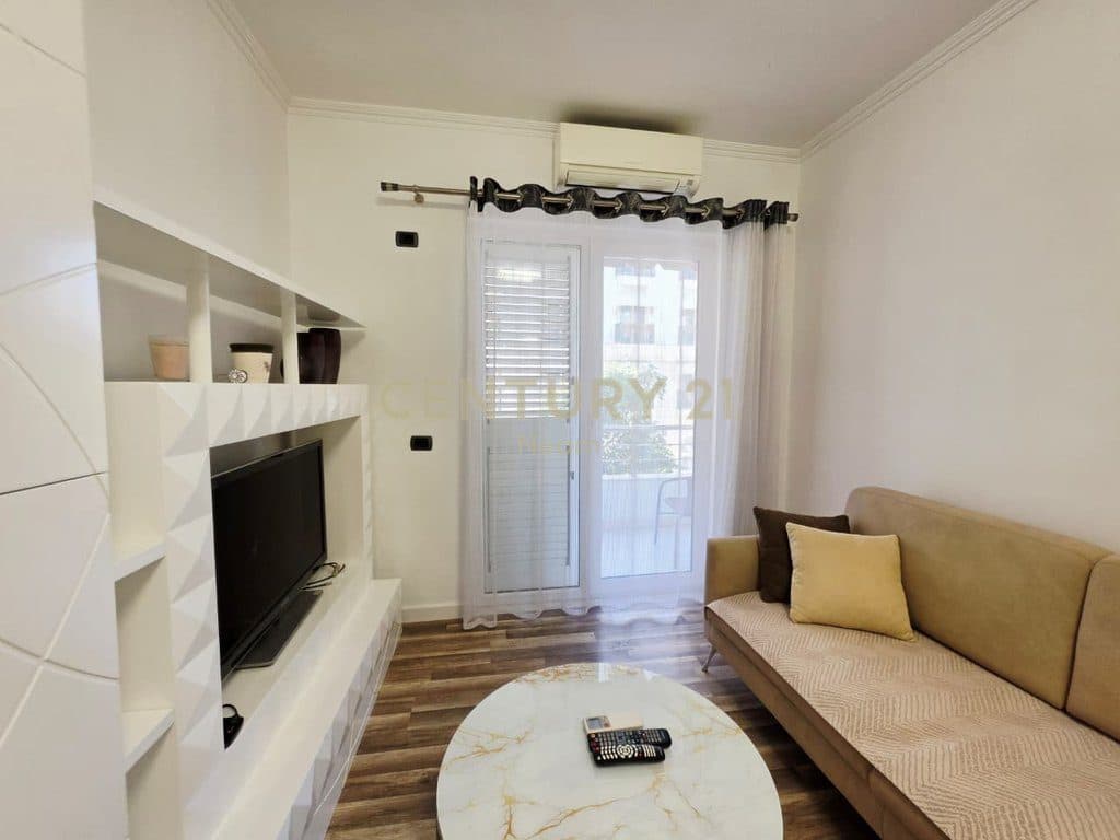 JEPET ME QERA APARTAMENT 1+1, PA MALORE TE LIQENI I THATË - 640 EURO 4