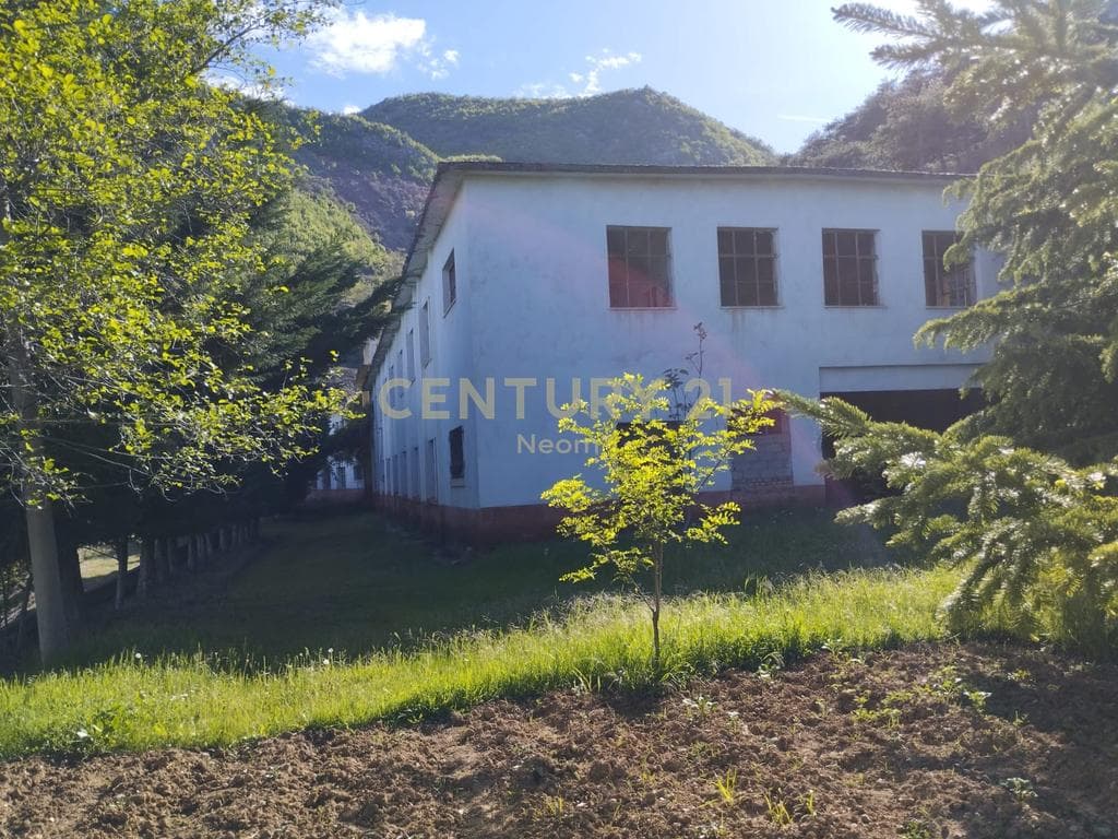 SHITET TOKE & OBJEKT INDUSTRIAL PER INVESTIM, ME PAMJE NGA LIQENI I OHRIT POGRADEC