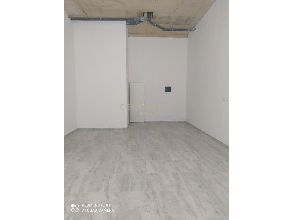 Commercial Space for Rent on Siri Kodra Street - 450 Euro 3